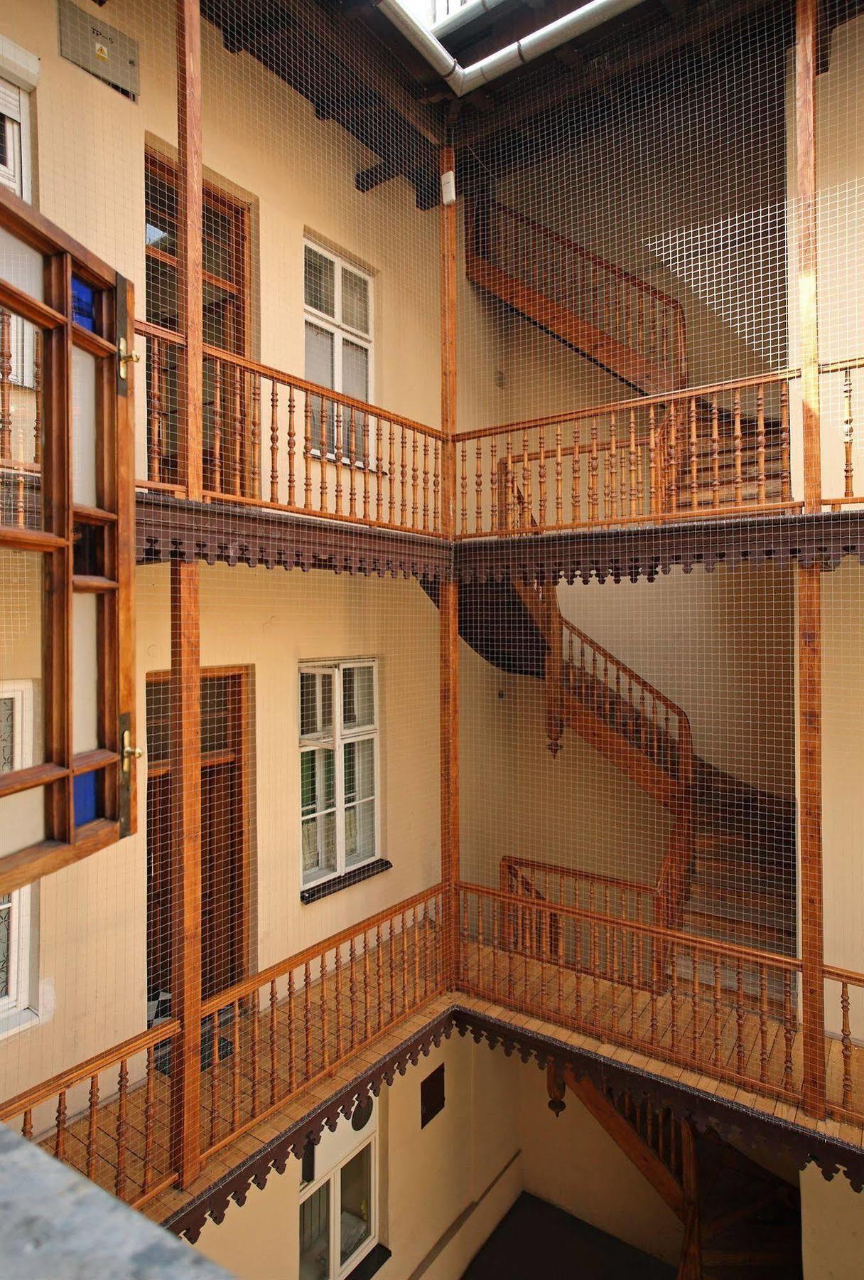 Enigma Hostel كراكوفيا المظهر الخارجي الصورة